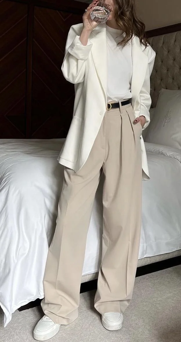 beige pants outfit for women