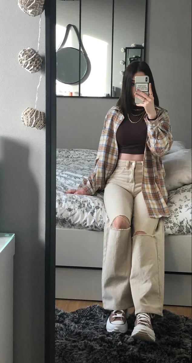 beige pants outfit for women