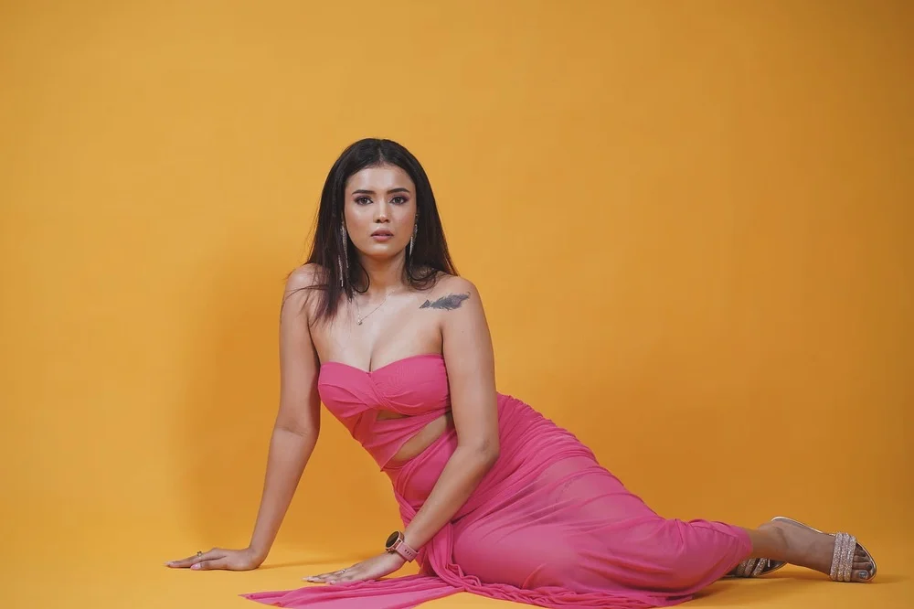 pink concert outfit ideas