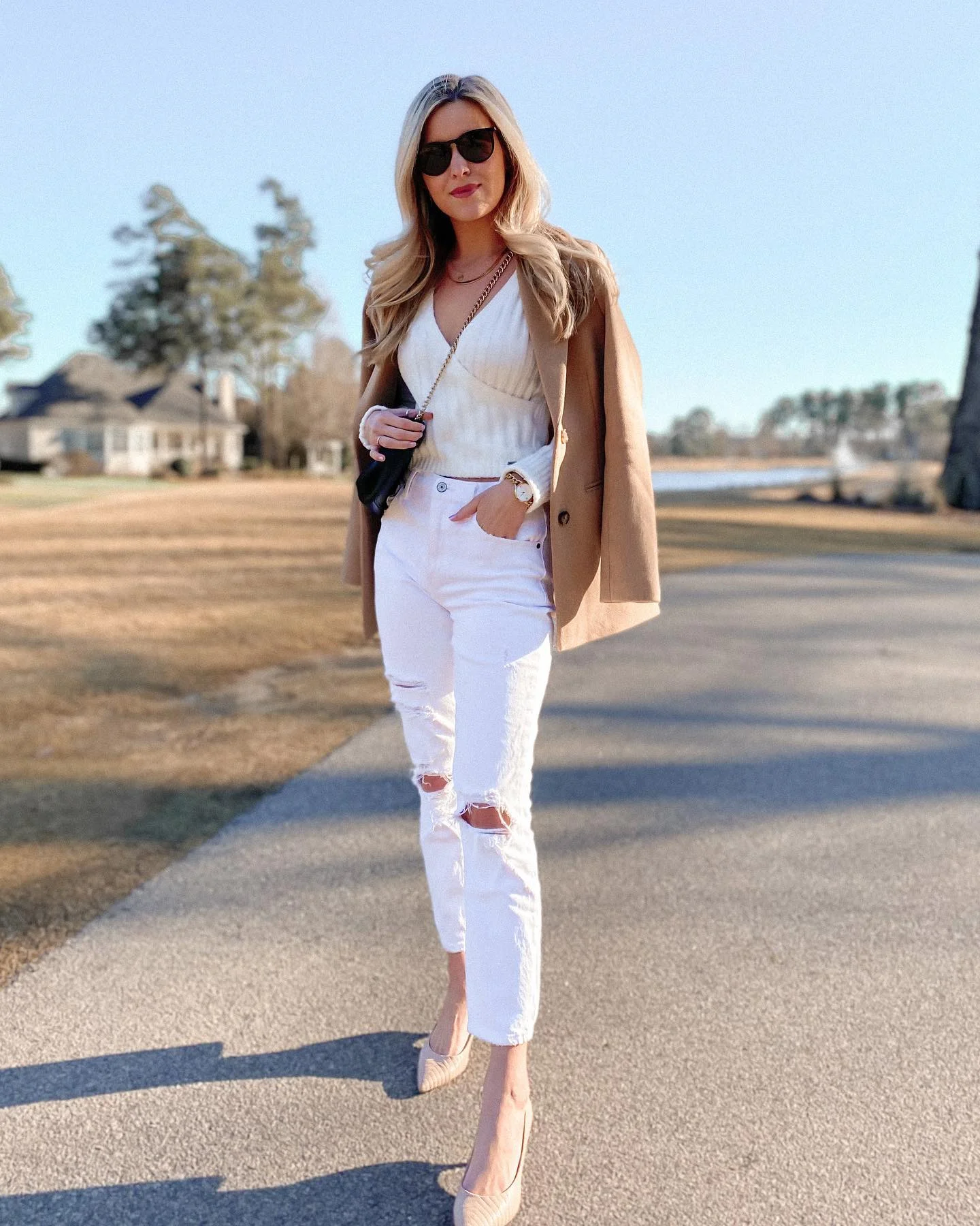 white jeans outfit