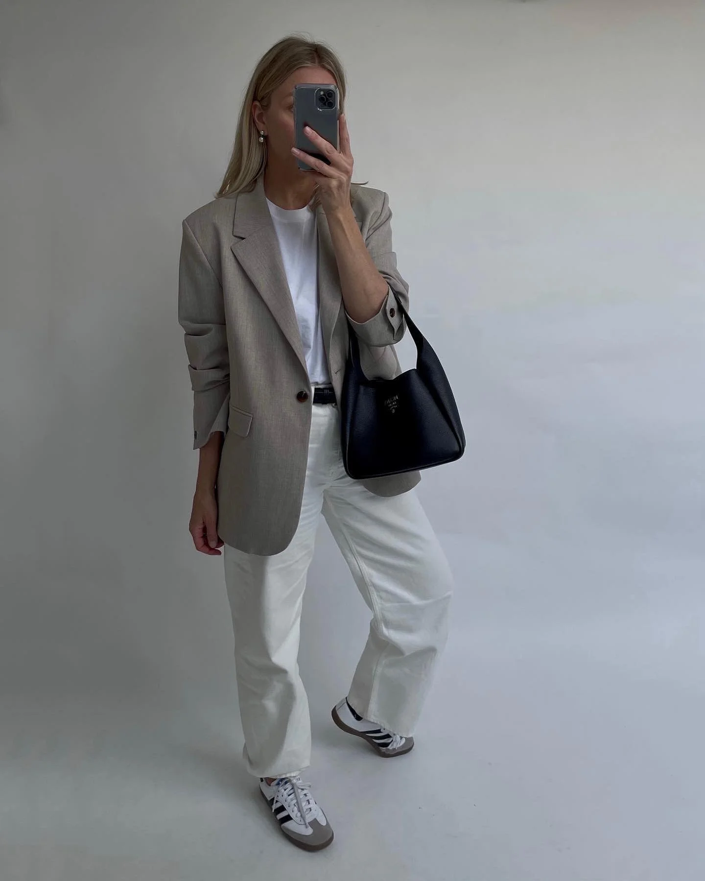 white jeans outfit