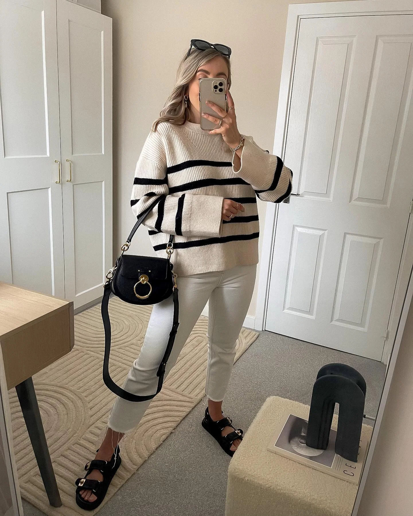 white jeans outfit