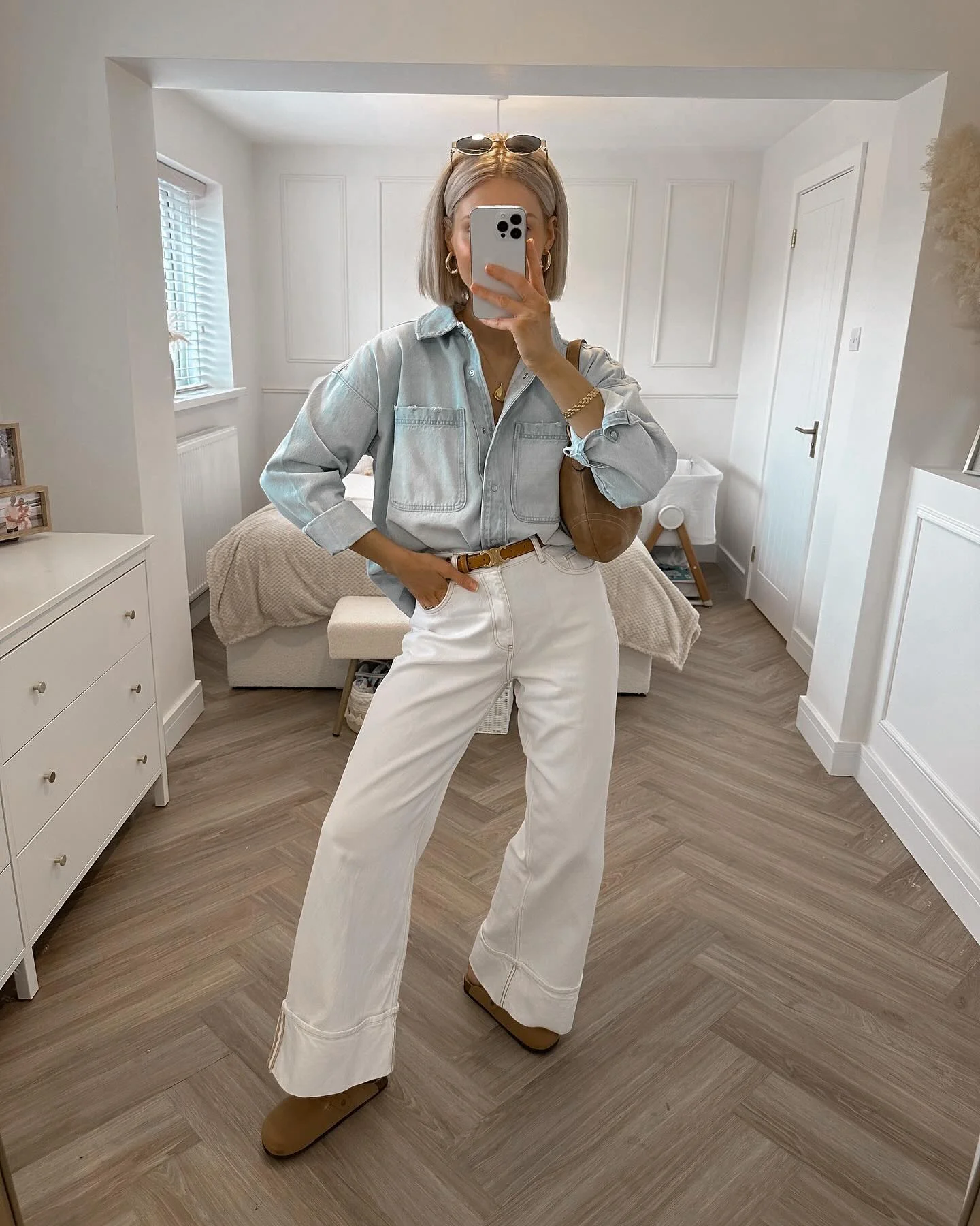white jeans outfit