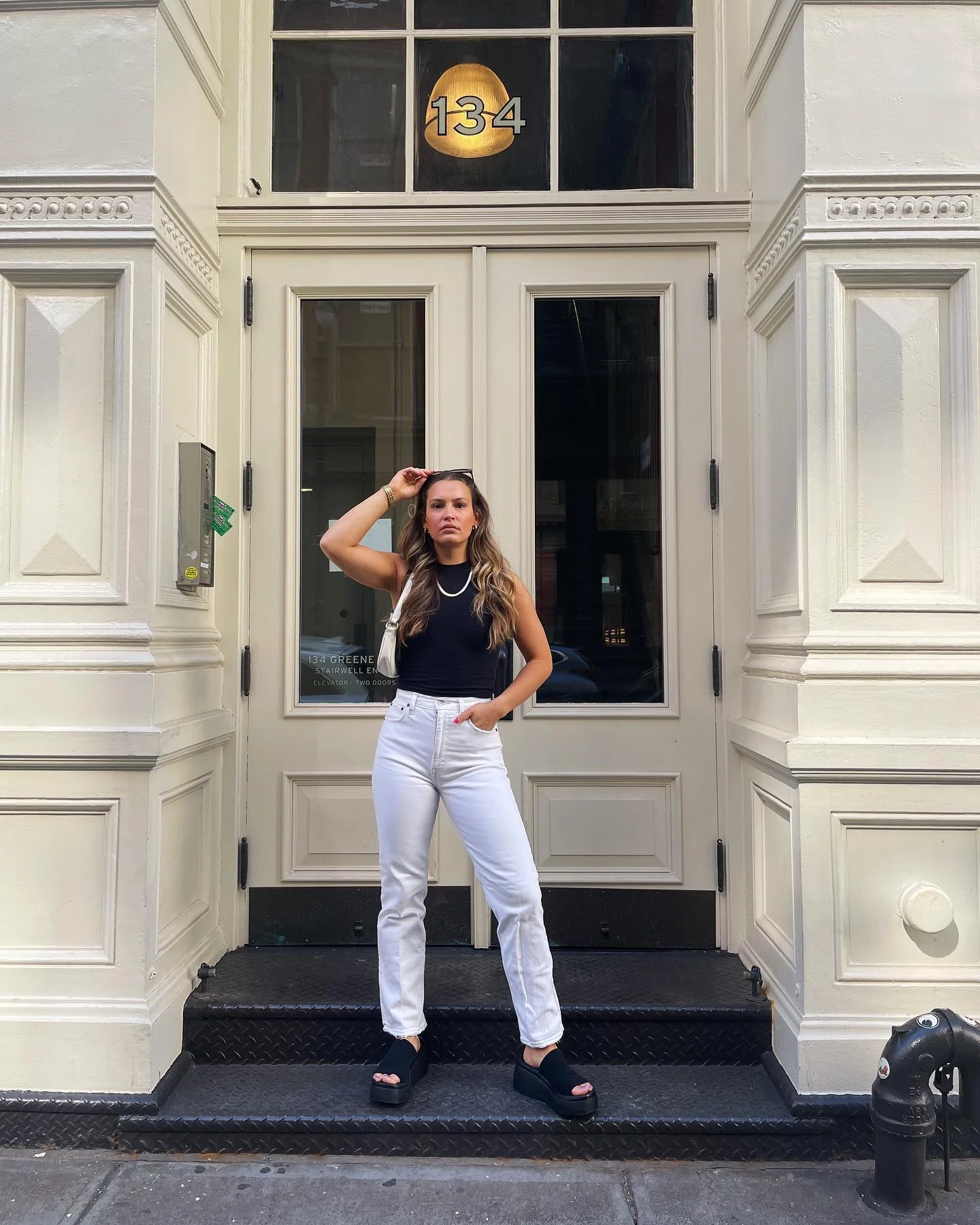 white jeans outfit