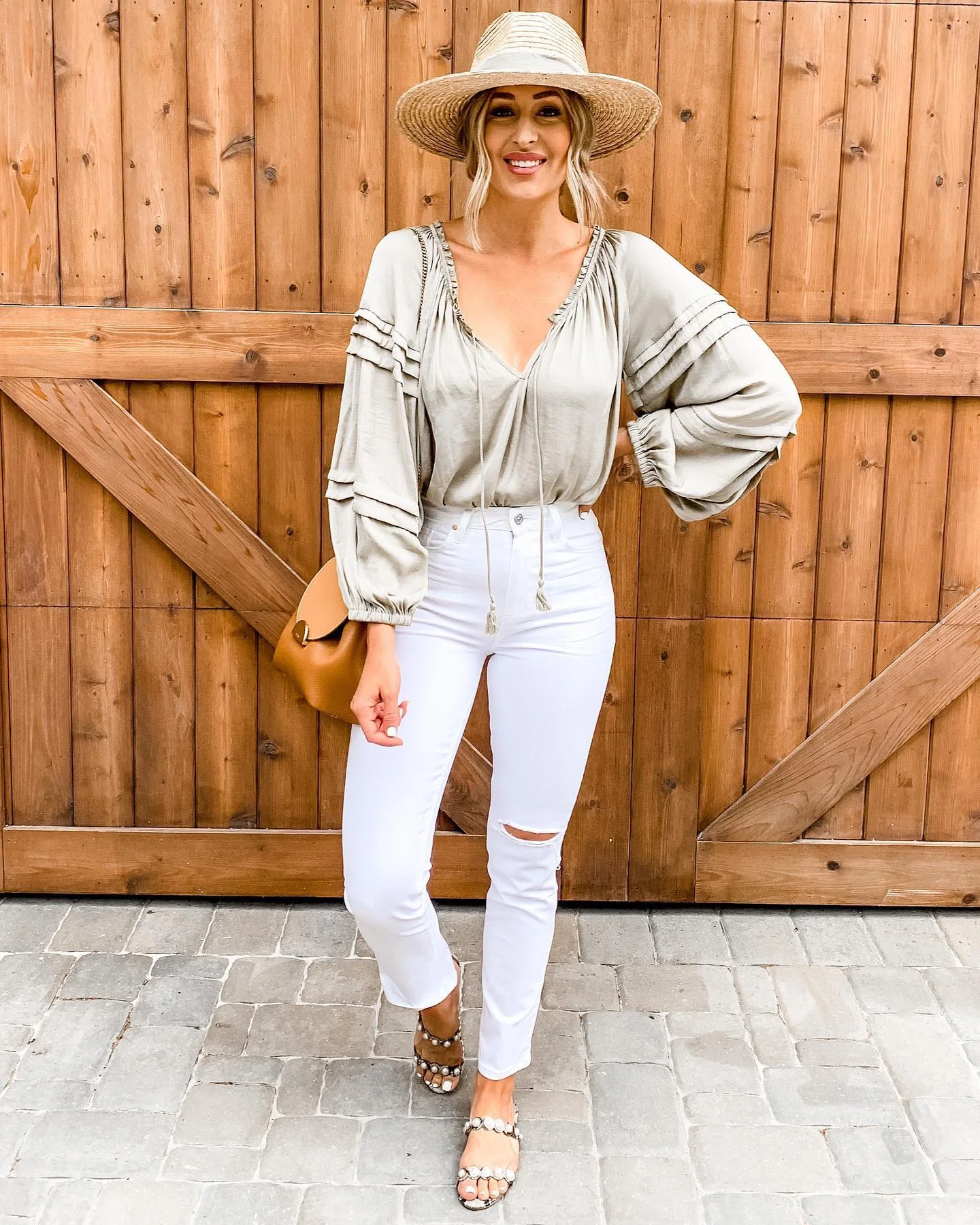 white jeans outfit