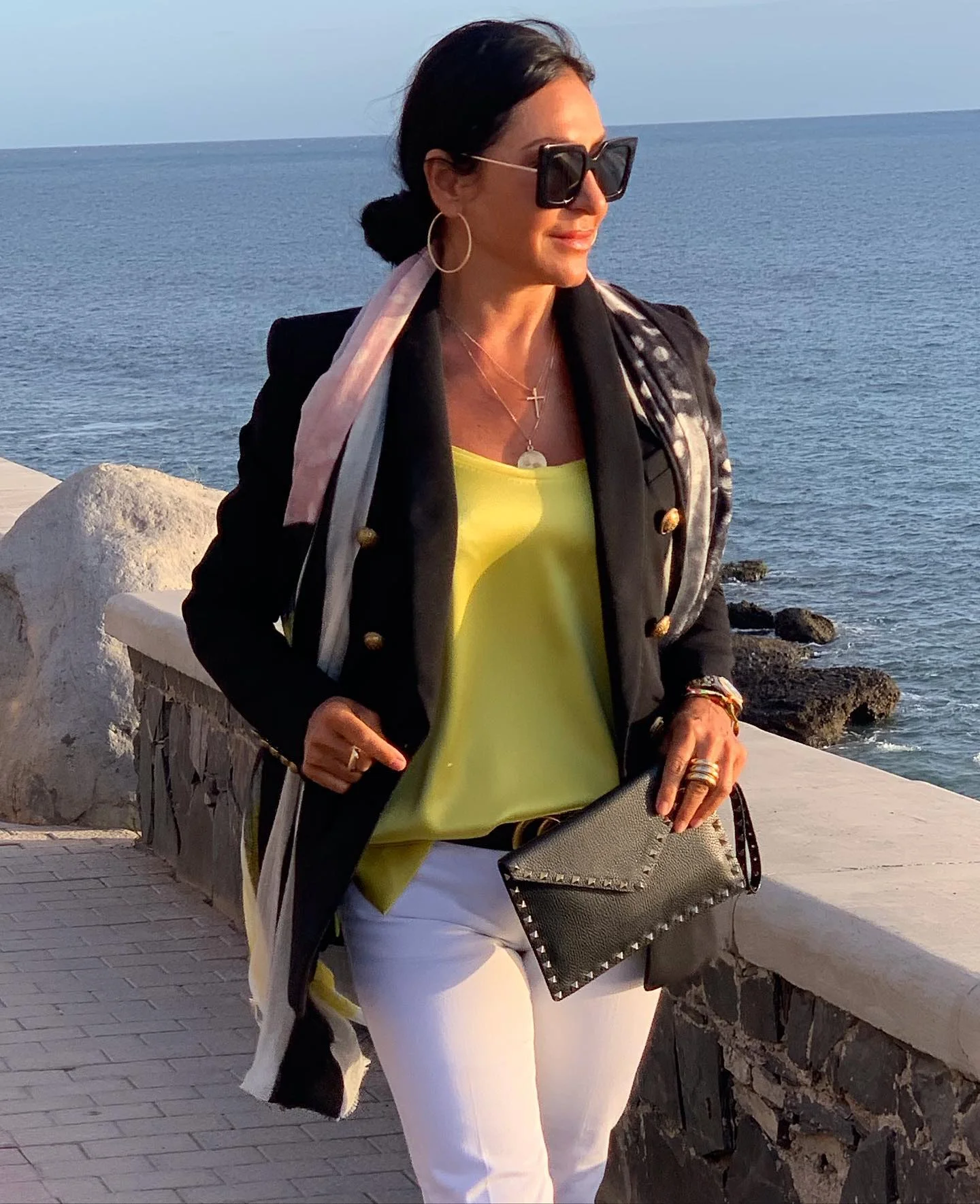 white jeans outfit
