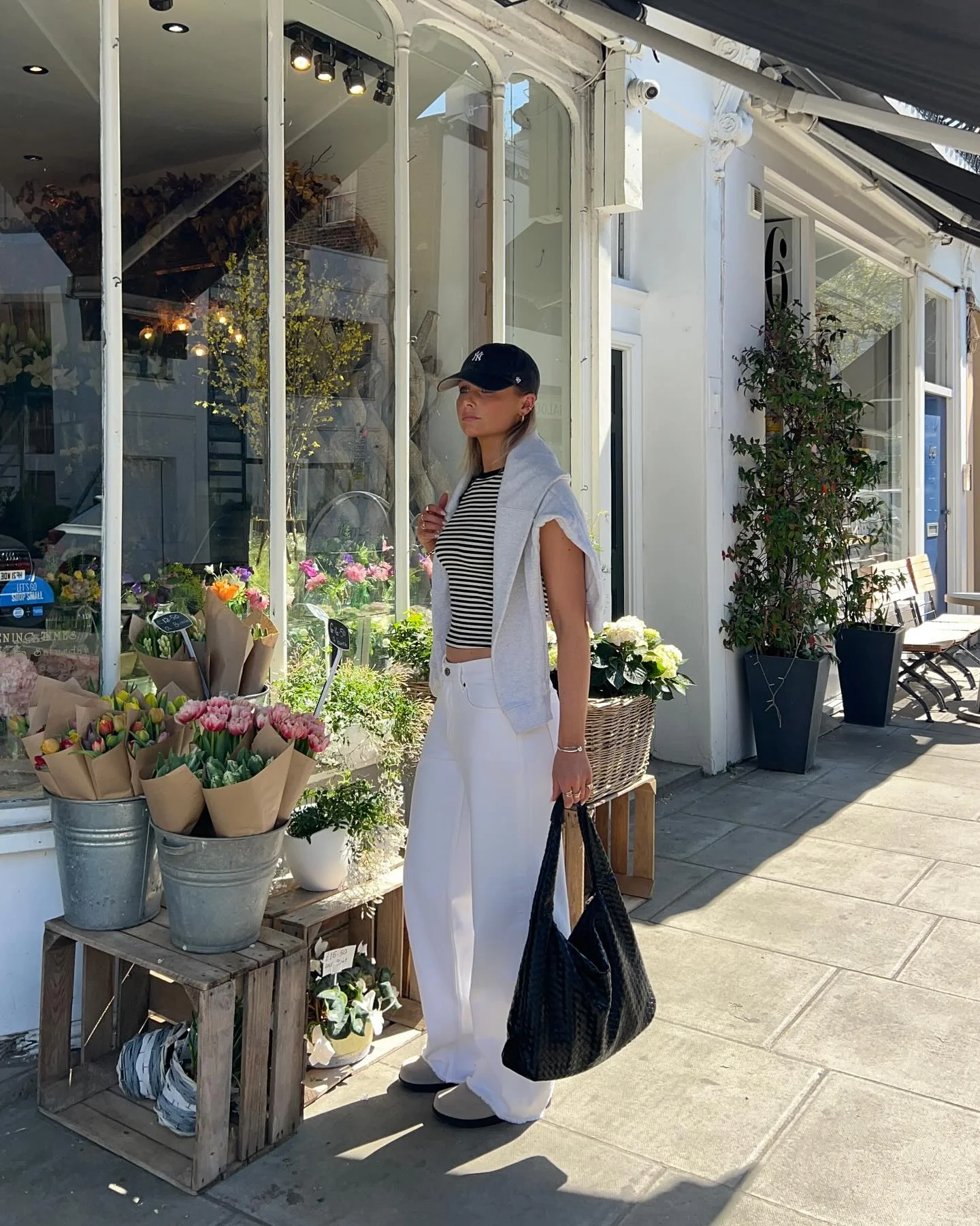 white jeans outfit