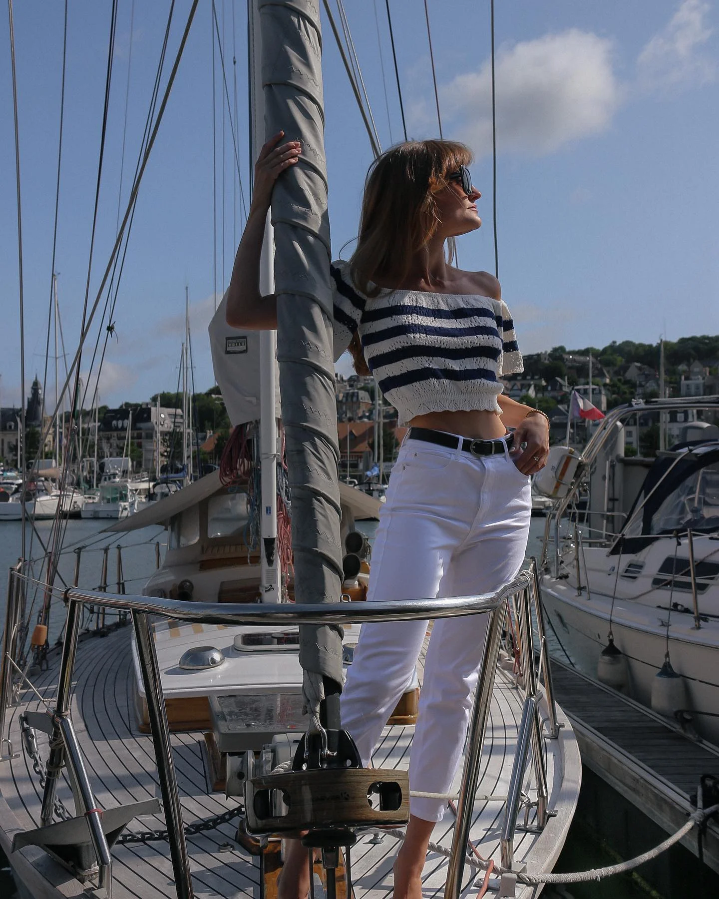 white jeans outfit